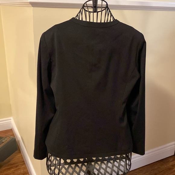 Women’s dress jacket. Take it from the office out to dinner! - Picture 2 of 3